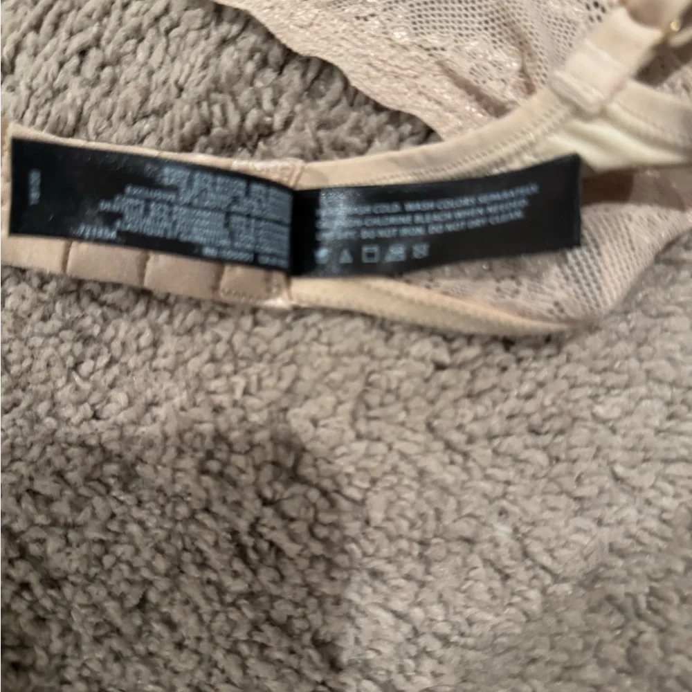 Natori Beige Lace Trim Bra - Picture 6 of 8